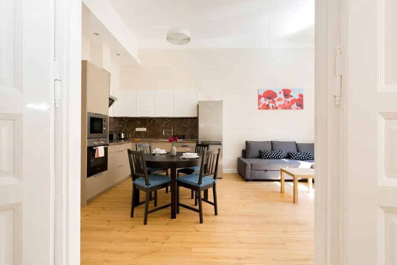 Апартаменти Kresz Geza 29 Westend Station 2 Bedrooms+living Ac